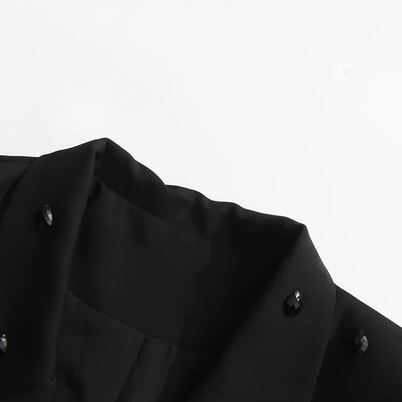 Elegantes Damenkleid mit Rundhalsausschnitt, langen Ärmeln und Patchwork-Design in lockerer Passform.