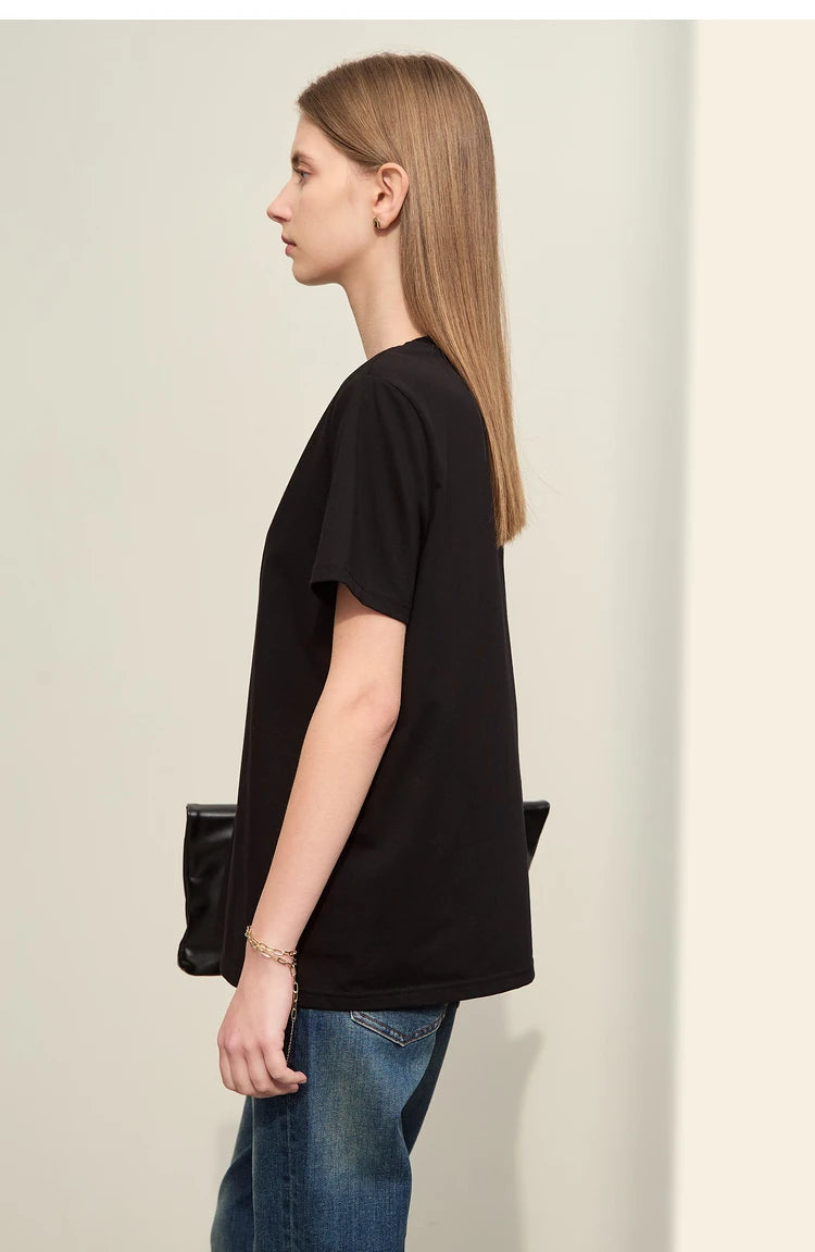 Damen T-Shirt im minimalistischen Stil mit modischer Stickerei und O-Ausschnitt
