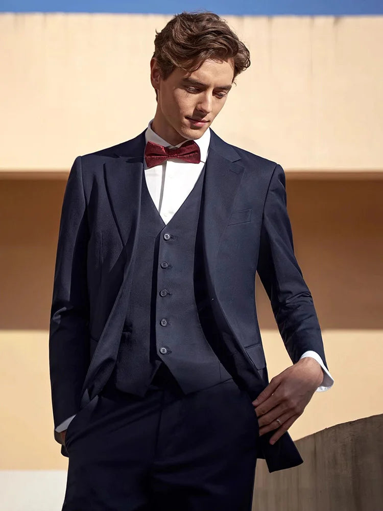 Hochwertiger Herrenanzug aus 30% Merinowolle in Tiefblau – Eleganz für Hochzeit und Business