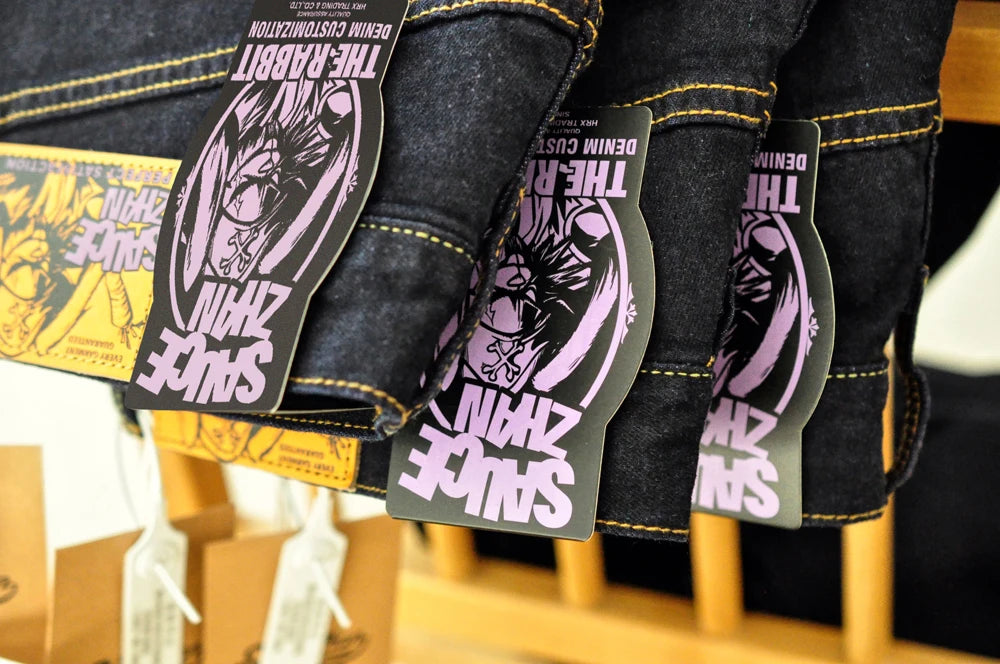 Herren Jeans im Vintage-Stil mit doppelseitiger Färbung und Kanten