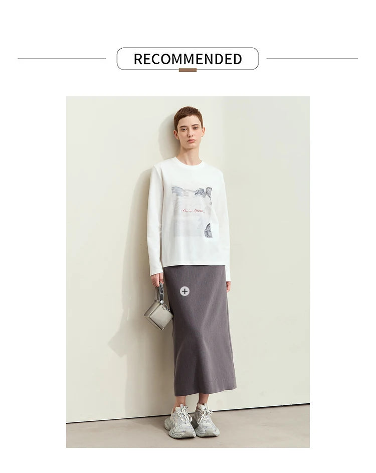 Damen T-Shirt im Minimalismus-Stil mit Kunstdruck und Stickerei für den Herbst