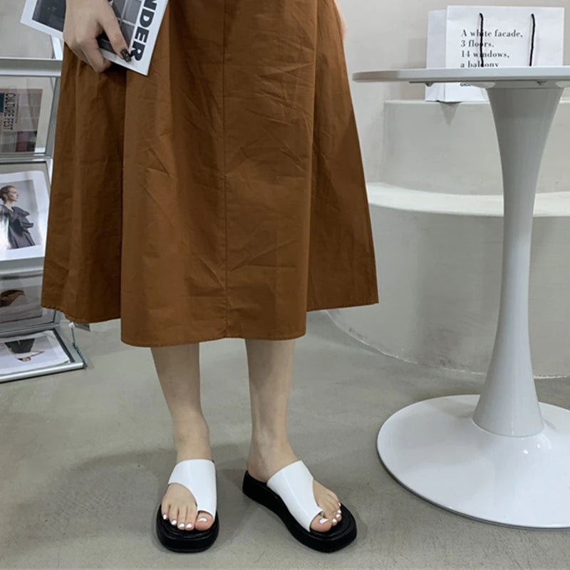 AIYUQI 2025, neue Damen-Hausschuhe, Slip-on-Strandschuhe mit flachen Sohlen, große Damensandalen mit dicken Sohlen