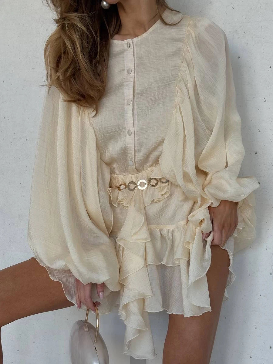 Asymmetrisches ärmelloses Damenkleid mit Rundhalsausschnitt, Hohldesign und Stickerei – figurbetont und elegant.