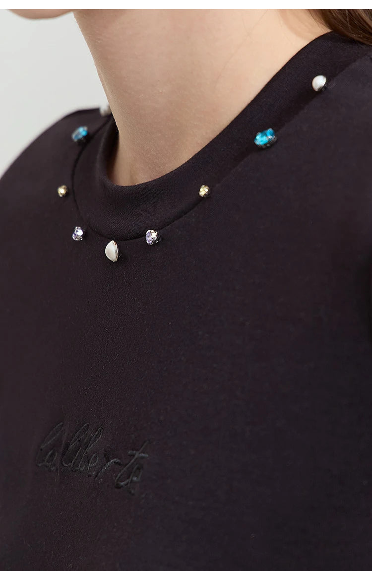 Damen Kurzarm T-Shirt im minimalistischen Design für den Sommer 2025