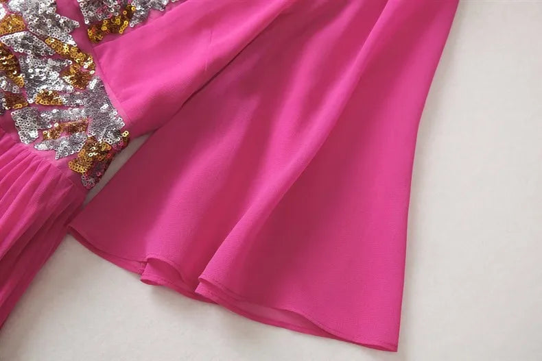 Elegantes Mini-Kleid für Damen mit halbem Stehkragen, langen Ärmeln und 3D-Blumen-Patchwork-Design – figurbetont und stilvoll.