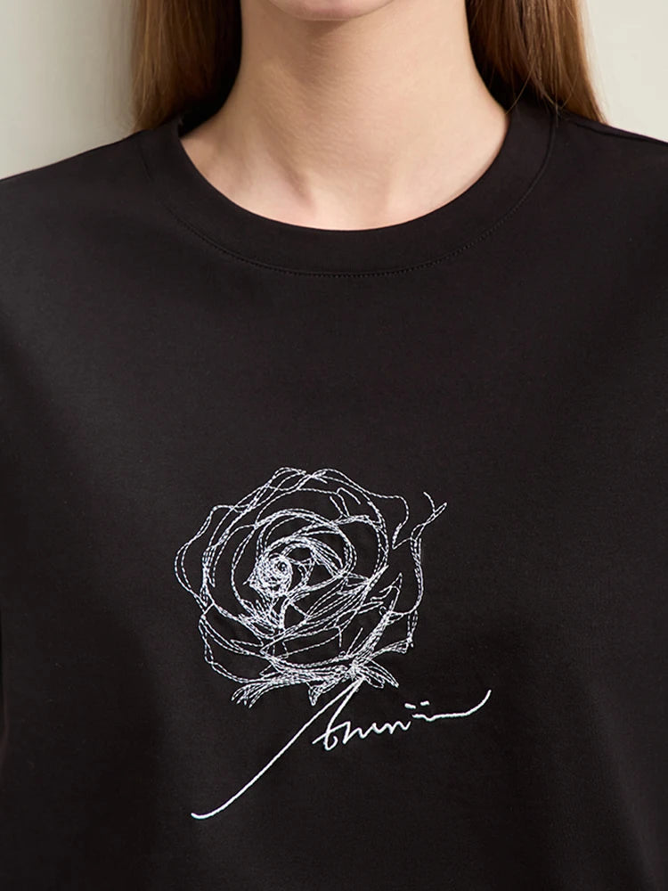 Damen Kurzarm-T-Shirt im minimalistischen Stil mit O-Ausschnitt und Stickerei