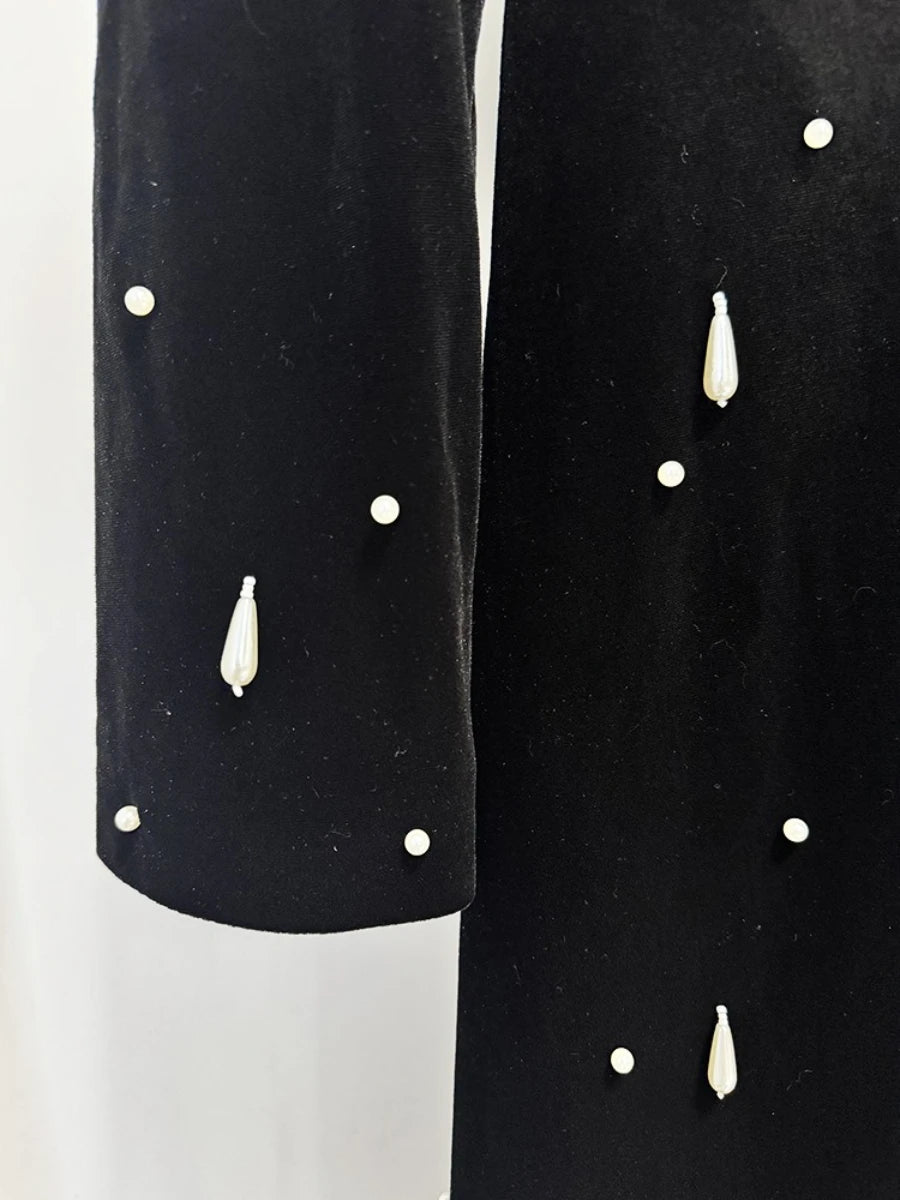 Elegante Damenjacke mit Perlenbesatz und Patchwork-Design, lockere Passform, Reverskragen und langen Ärmeln.