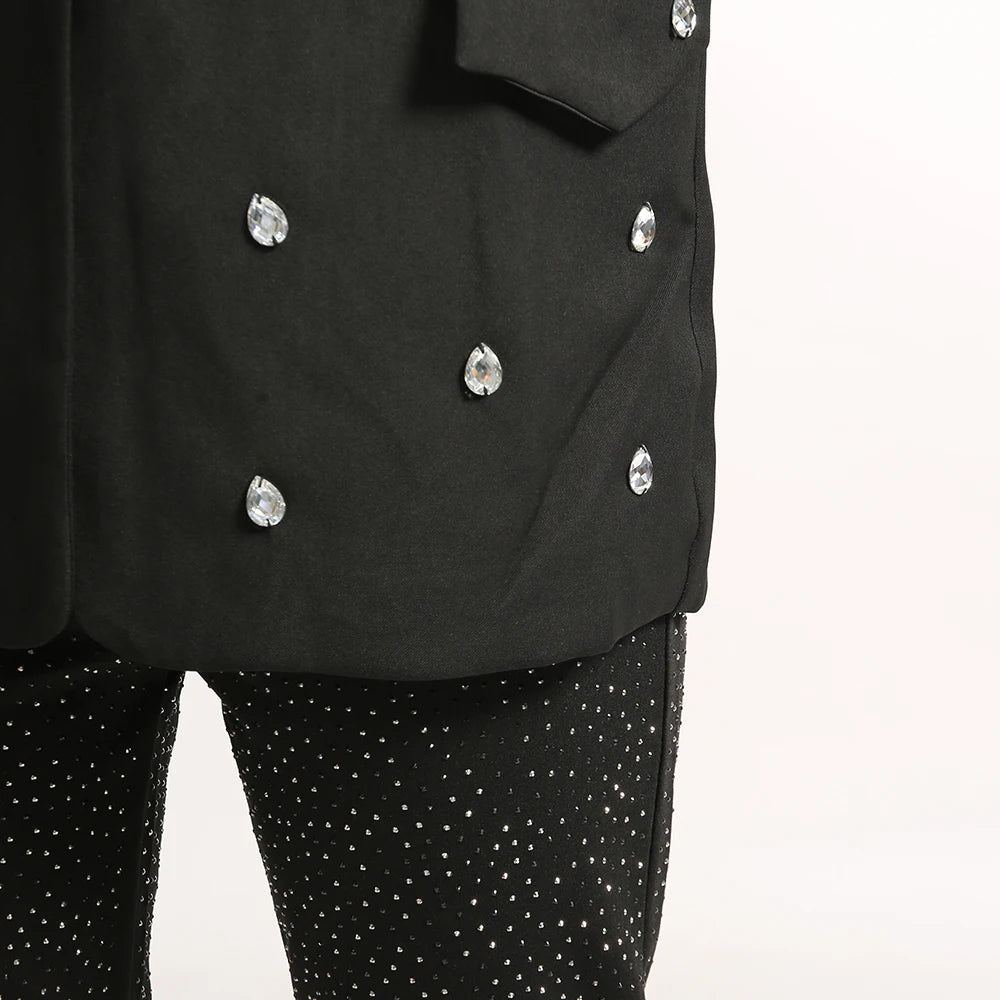 Elegantes Damenkleid mit Rundhalsausschnitt, langen Ärmeln und Patchwork-Design in lockerer Passform.