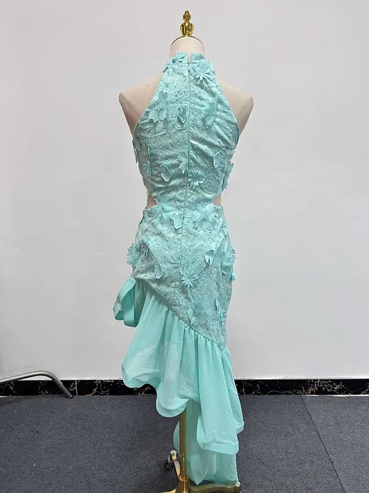 Ärmelloses Damen-Kleid mit Karree-Ausschnitt und 3D-Blumen-Patchwork im Colorblock-Design – figurbetont und stilvoll.