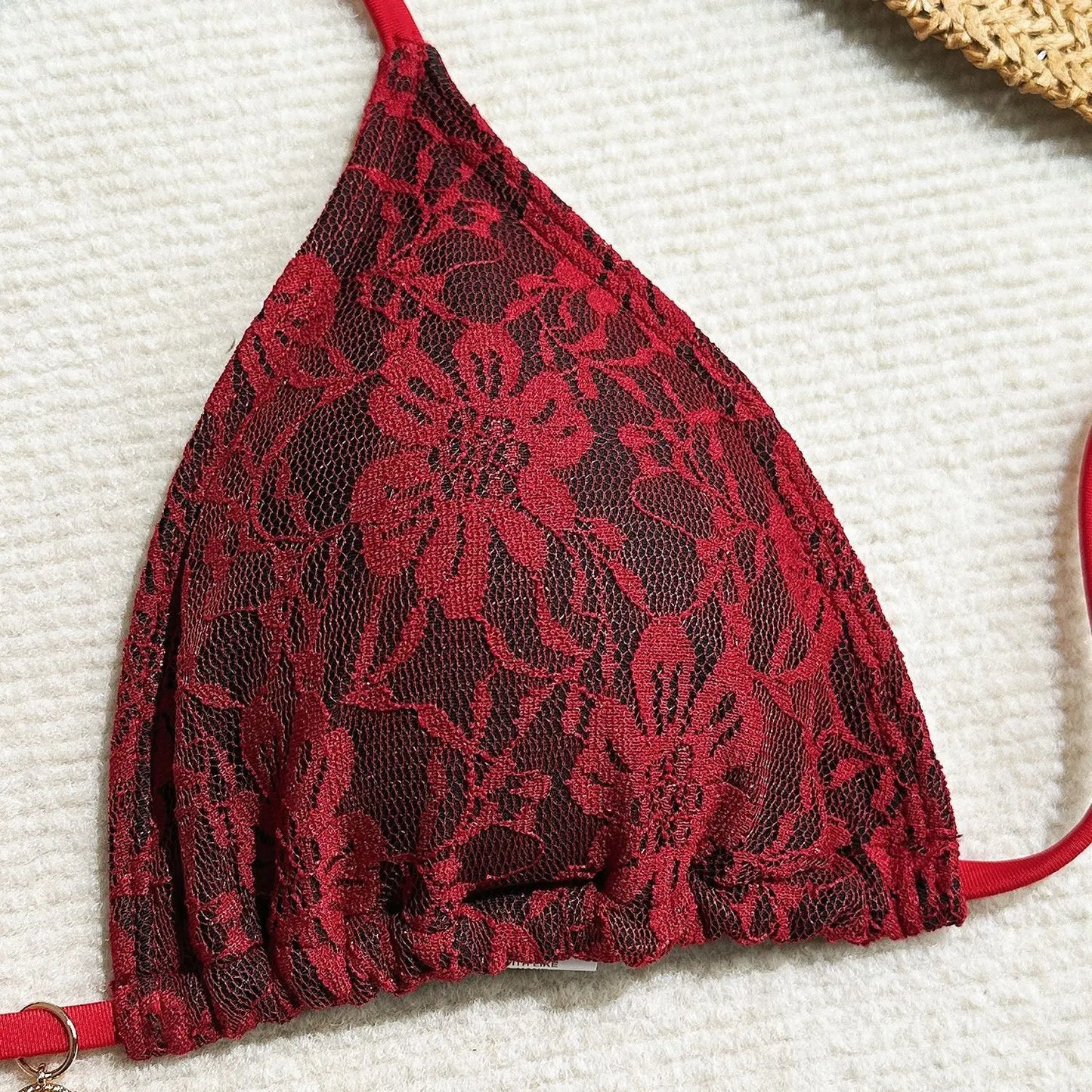 Dreiteiliger Damen-Bikini mit sexy Print und hoher Taille – ideal für Strand und Pool.