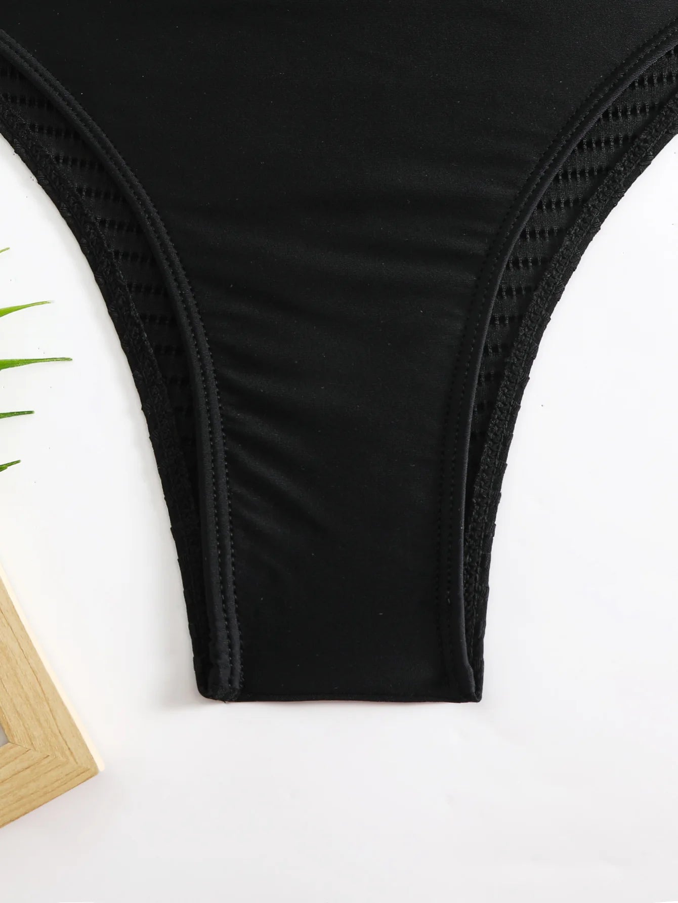 Glamouröses Damen-Bikini-Set mit Push-up-Effekt und glänzendem Design – perfekt für den Strand oder Pool