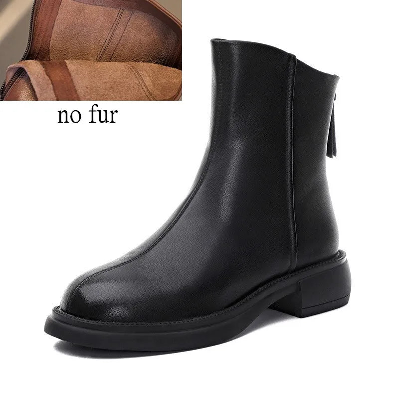 Schwarze Damen-Kurzstiefel mit glattem Schaft, spitzer Zehenpartie und breiter Laufsohle