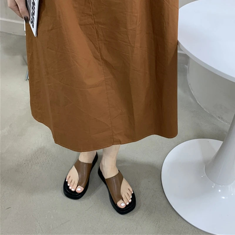 AIYUQI 2025, neue Damen-Hausschuhe, Slip-on-Strandschuhe mit flachen Sohlen, große Damensandalen mit dicken Sohlen