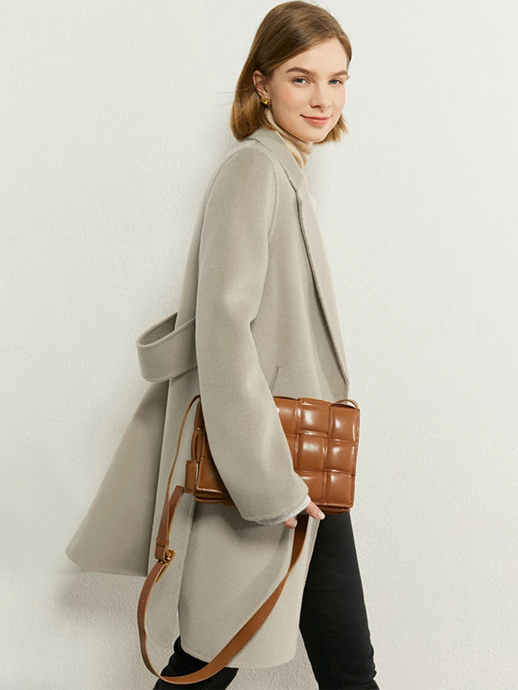 Damen Wollmantel im Minimalismus-Stil mit Umlegekragen für den Winter