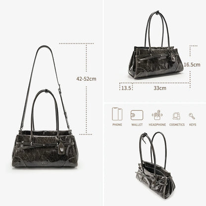 Handtasche aus Saffiano-Lederoptik, schwarze Variante, mit Maßen und Zubehör-Icons