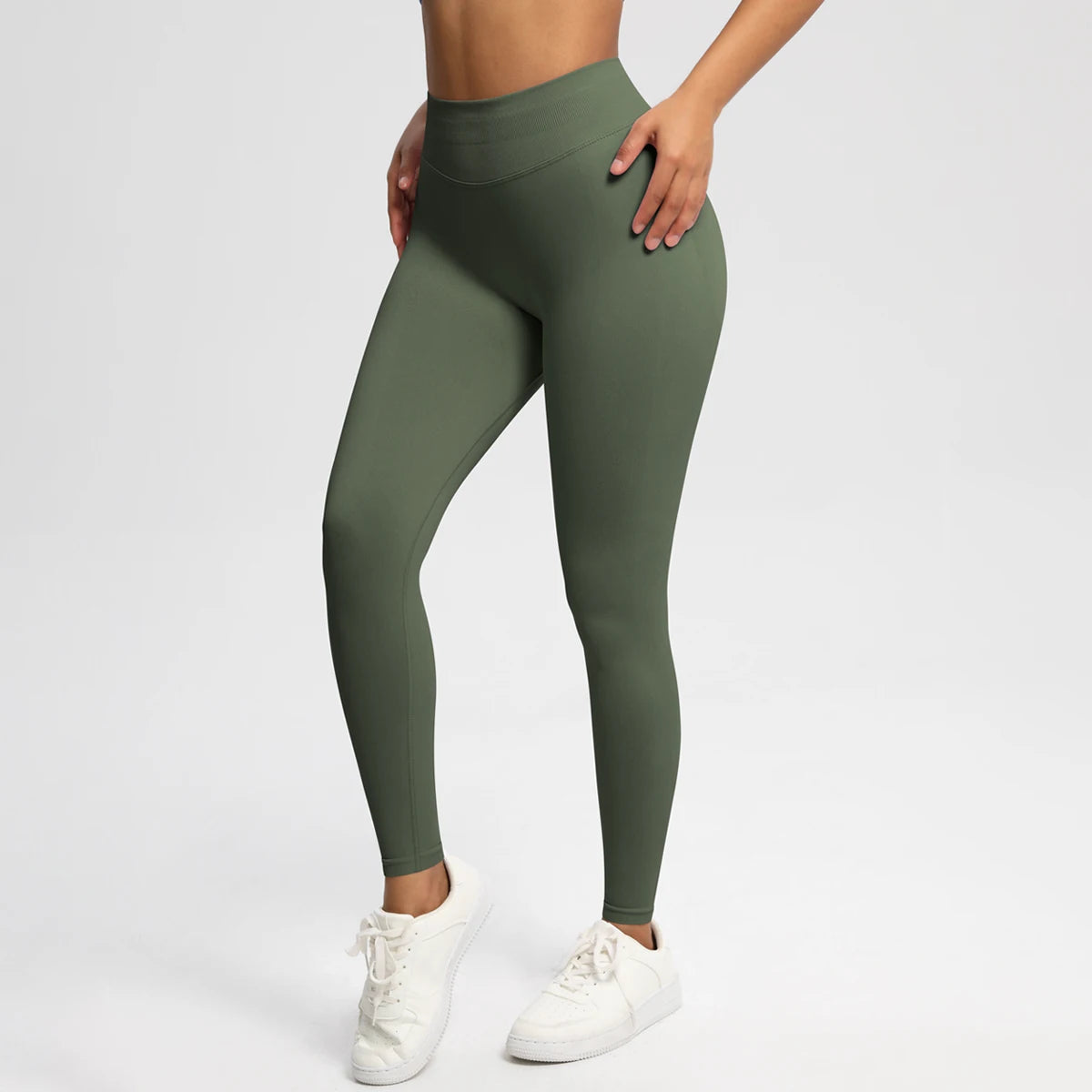 Nahtlose High-Stretch-Leggings in Olivgrün, körperbetont mit langem Bein