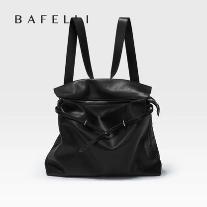 BAFELLI Rucksack aus schwarzem Echtleder, Vorderansicht mit Doppelträgern und Reißverschluss
