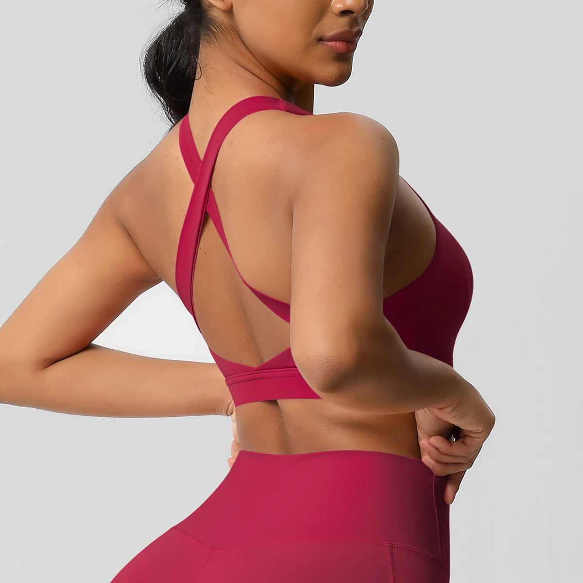 Sport-Crop-Top nackenfrei, weinrot, Rücken mit gekreuzten Trägern