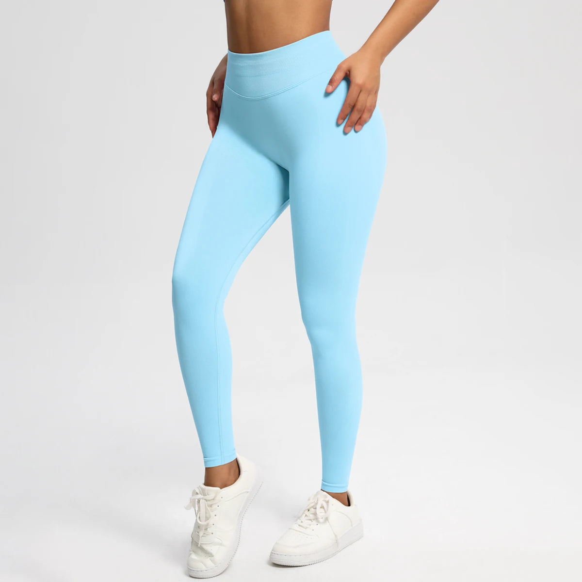 Nahtlose High-Stretch-Leggings in Hellblau, körperbetont mit langem Bein