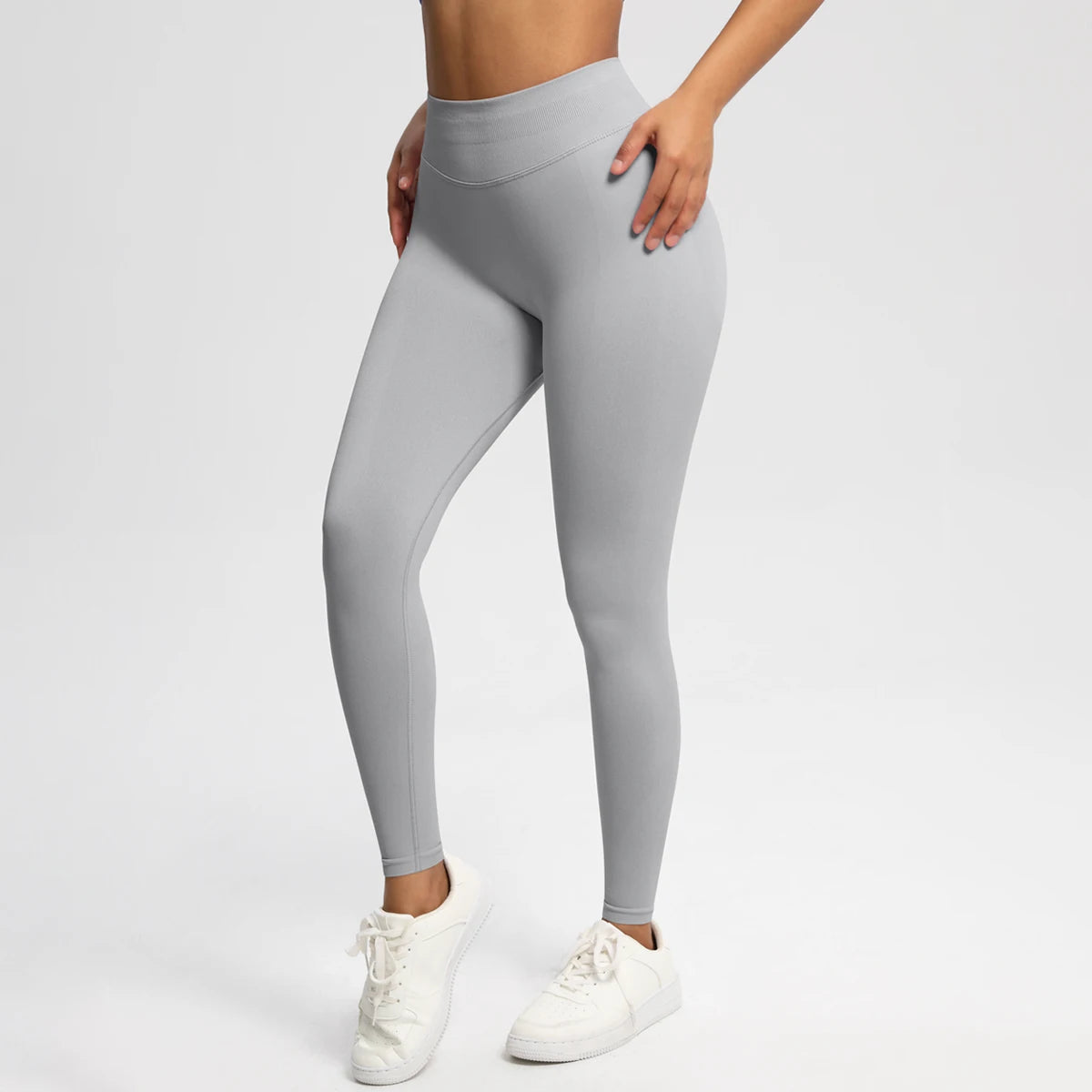 Nahtlose High-Stretch-Leggings in Hellgrau, körperbetont mit langem Bein