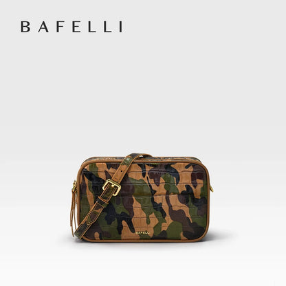Kameratasche aus Leder mit Camouflage-Muster in Braun, Schnalle und Schulterriemen