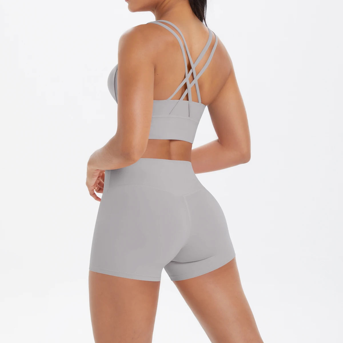 Damen-Yoga-Set Hellbeige: Rücken mit gekreuzten Trägern, Crop-BH und Shorts