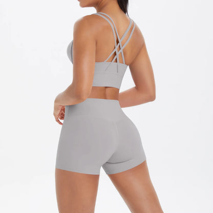 Damen-Yoga-Set Hellbeige: Rücken mit gekreuzten Trägern, Crop-BH und Shorts