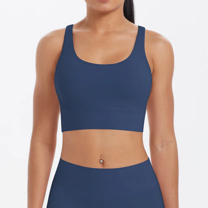 Sporttop in Dunkelblau mit breiten Trägern und glatter Front für Training