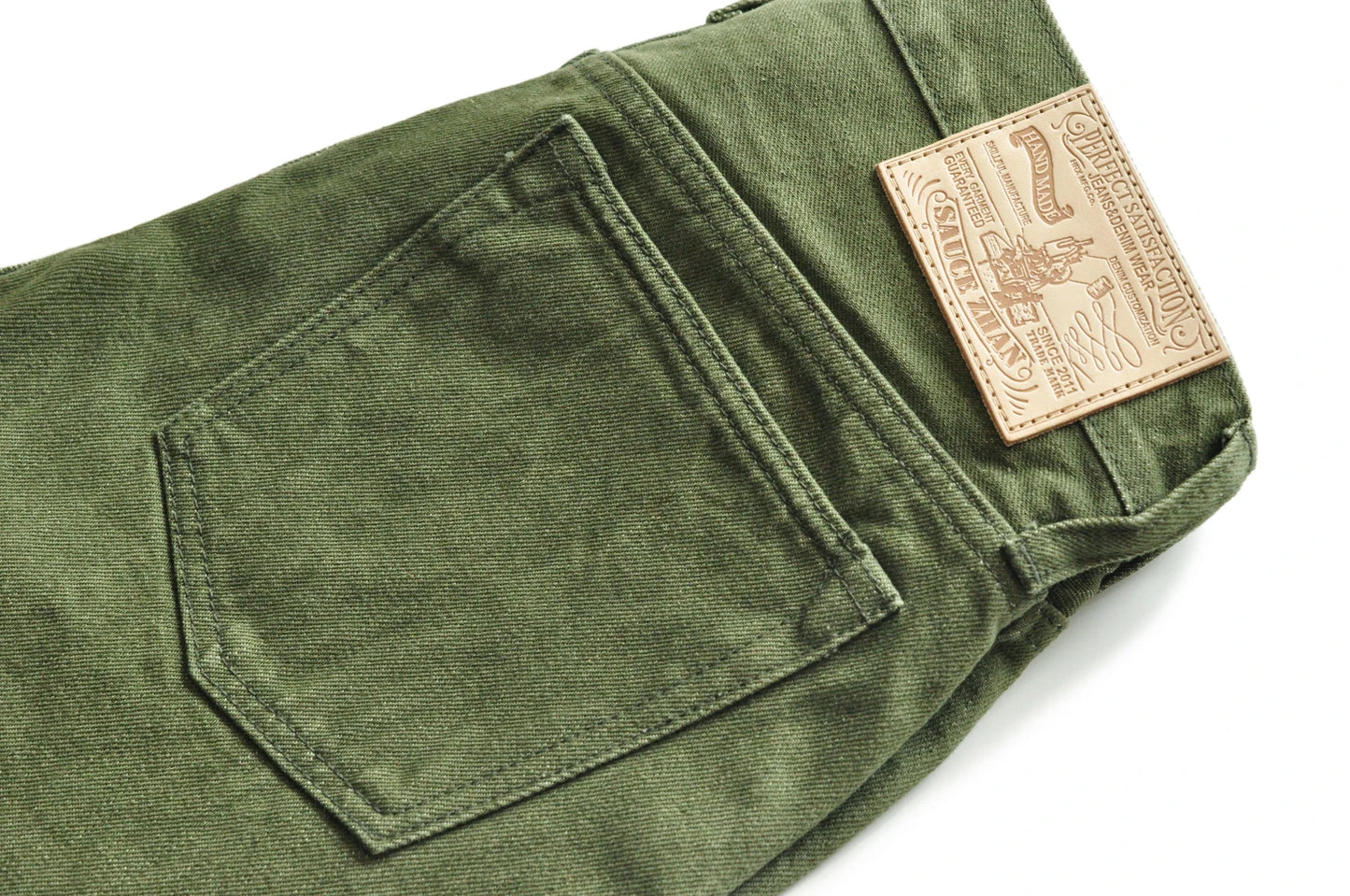 Herren Jeans in Vulkanisiertem Olivgrün mit Slim Fit und Reißverschluss