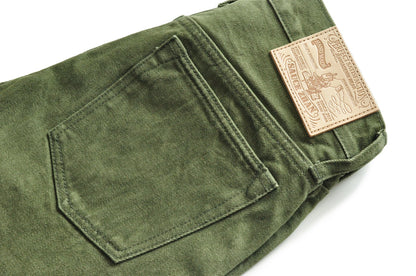 Herren Jeans in Vulkanisiertem Olivgrün mit Slim Fit und Reißverschluss