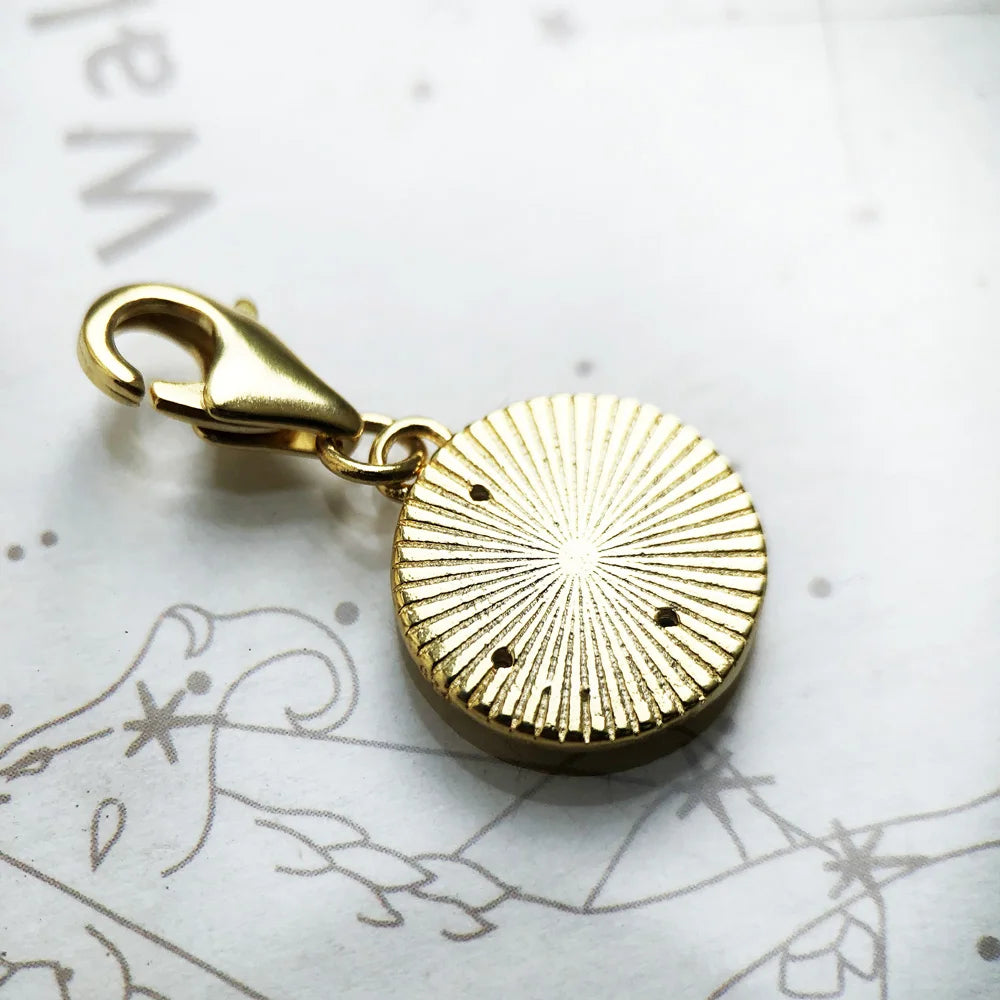 Damen-Charm-Anhänger Glücksmünze golden Vintage aus Sterlingsilber