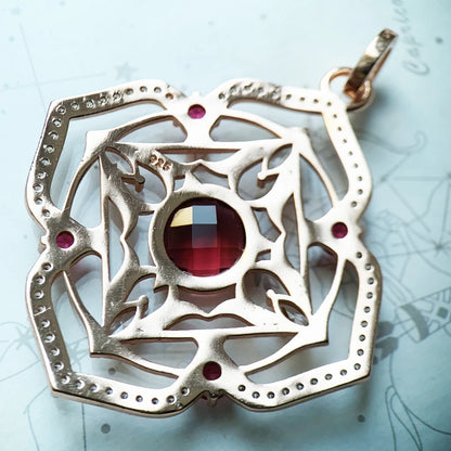 Damen-Charm-Anhaenger Wurzel-Chakra aus Sterlingsilber