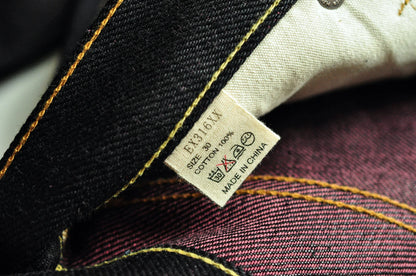Herren Jeans aus Selvedge Denim mit doppelseitiger Färbung und gerader Passform