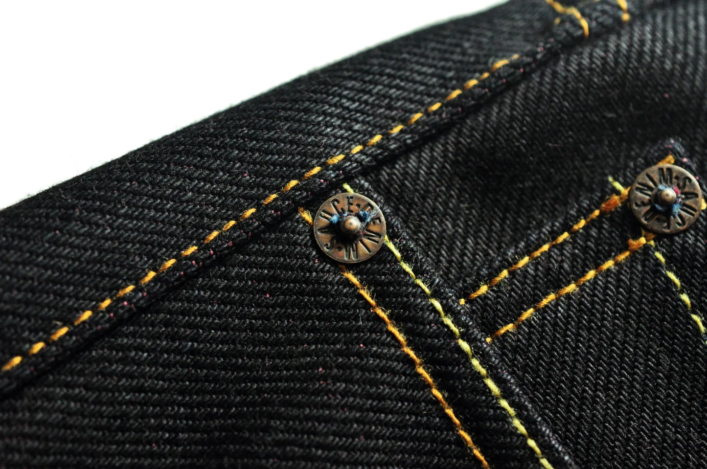 Herren Jeans aus Selvedge Denim mit doppelseitiger Färbung und gerader Passform