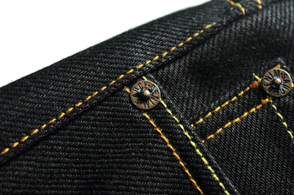 Herren Jeans aus Selvedge Denim mit doppelseitiger Färbung und gerader Passform