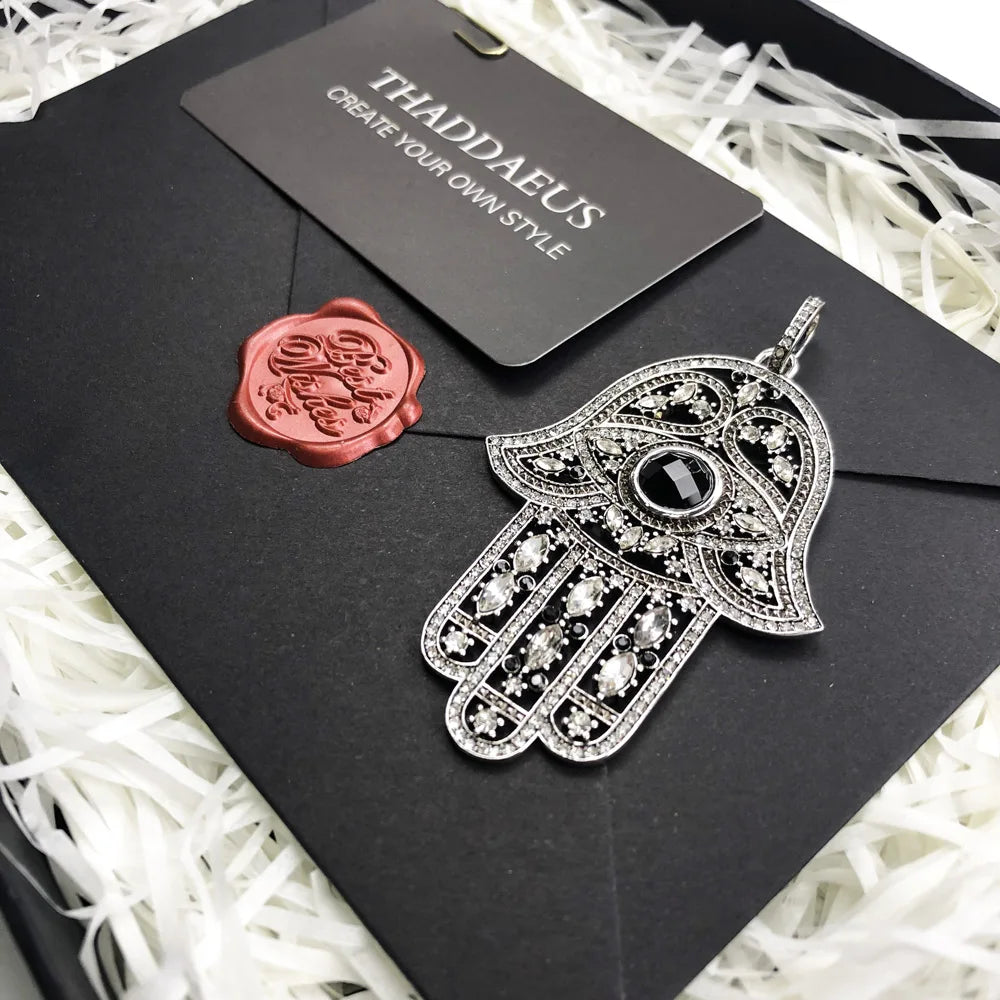 Fatima-Hand Anhänger 925 Sterlingsilber mit schwarzem Stein auf Schmuckkarte