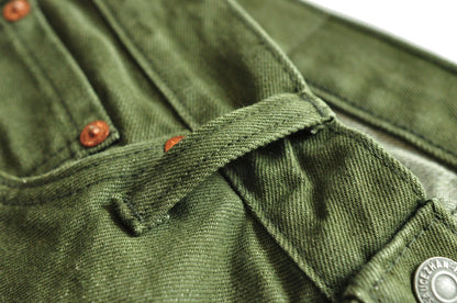 Herren Jeans in Vulkanisiertem Olivgrün mit Slim Fit und Reißverschluss
