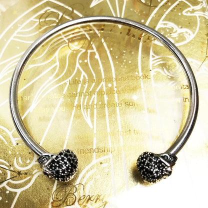 Damen-Armreif Totenkopf Pavé Karma Punk aus Sterlingsilber