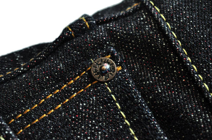 Herren Jeans im Taper Fit aus Raw Denim mit versilberten Knöpfen