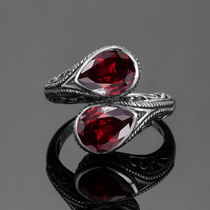 Damen-Ring aus Silber 925 mit zwei Granatsteinen im Vintage Gotischen Stil Eleganter Verlobungs- oder Jubiläumsschmuck