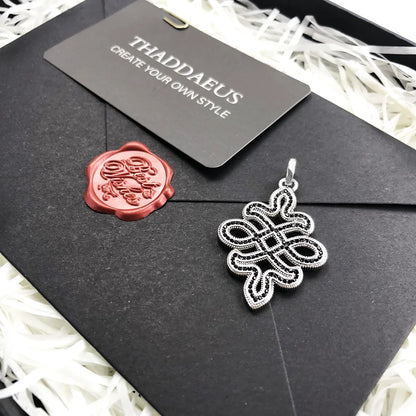 Damen-Charm-Anhänger schwarzer Liebesknoten Rebel Street aus Sterlingsilber