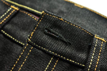 Herren Jeans aus Selvedge Denim mit doppelseitiger Färbung und gerader Passform