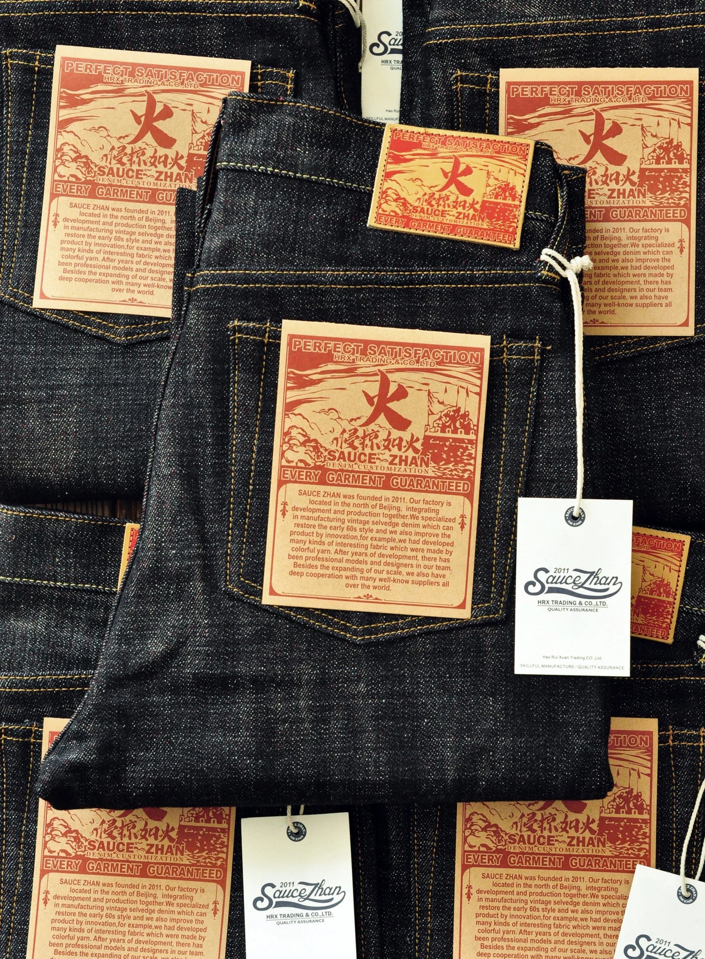 Herren Jeans im Taper Fit aus Raw Denim mit versilberten Knöpfen