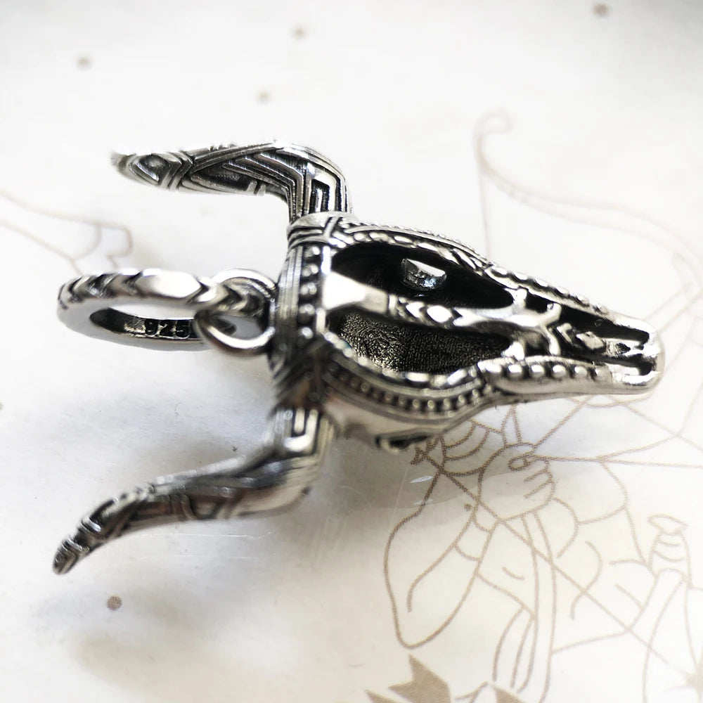 Anhängeröse und Verzierungen am Bullenkopf, geschwärztes 925 Sterlingsilber