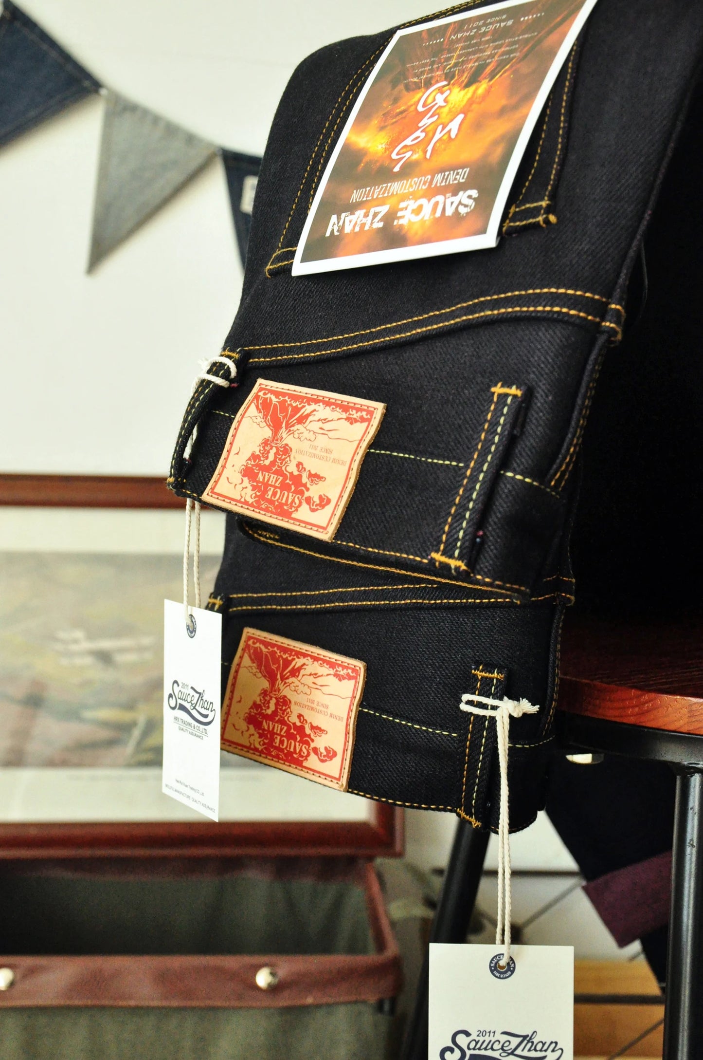 Herren Jeans aus Selvedge Denim mit doppelseitiger Färbung und gerader Passform