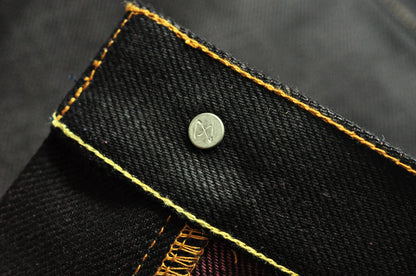 Herren Jeans aus Selvedge Denim mit doppelseitiger Färbung und gerader Passform