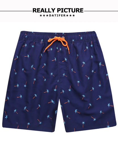 Kurze Herren-Shorts aus Polyester mit atmungsaktivem Mesh-Futter, elastischem Bund und Seitentasche – ideal für Sport und Strand.