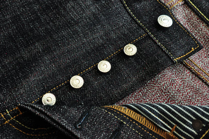 Herren Jeans im Taper Fit aus Raw Denim mit versilberten Knöpfen