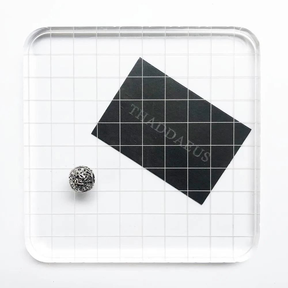 Runder Charm aus 925er Sterlingsilber in Klarsichtbox mit schwarzem Anhänger