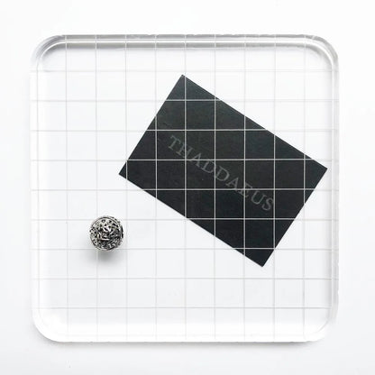 Runder Charm aus 925er Sterlingsilber in Klarsichtbox mit schwarzem Anhänger